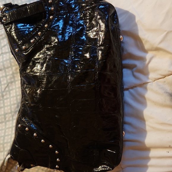 Authenticated GUESS purse - Picture 2 of 4